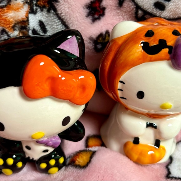 Hello Kitty Halloween Trick or Treaters - Picture 3 of 8